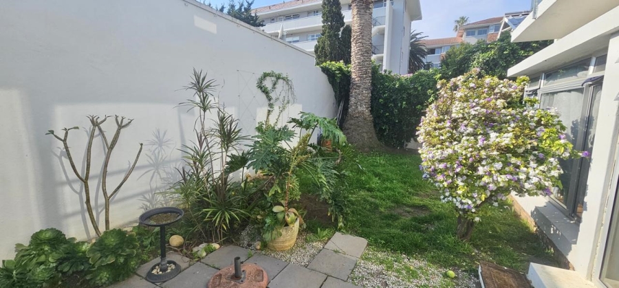 2 Bedroom Property for Sale in Sea Point Western Cape